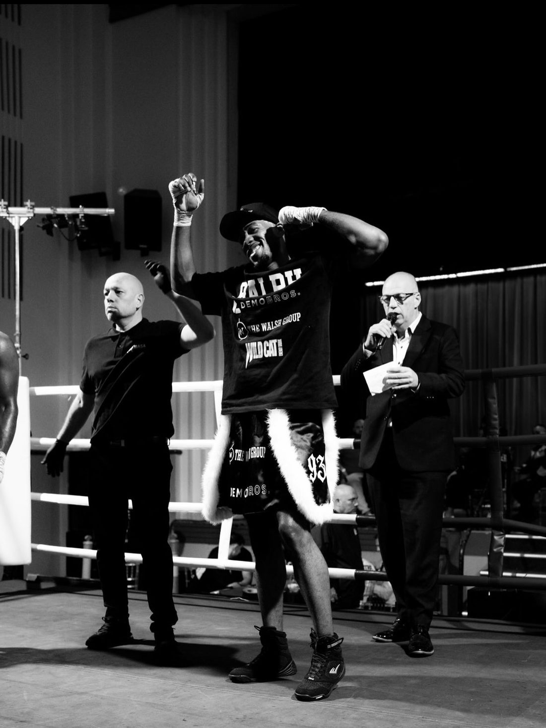 The referee raises Etienne Ralph's arm after the stoppage
